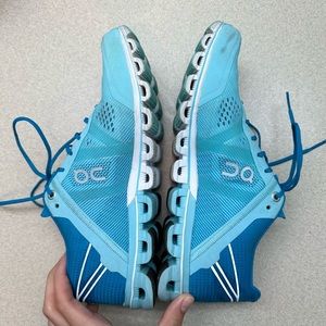 on cloudflow running sneakers